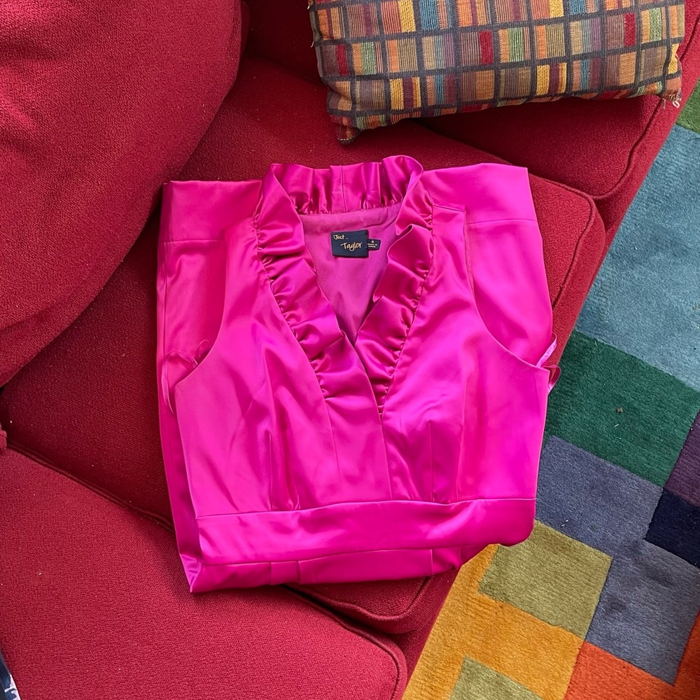 Beautiful hot pink “Just Taylor” size 8